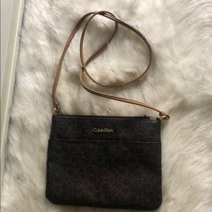 CALVIN KLEIN CROSS BODY